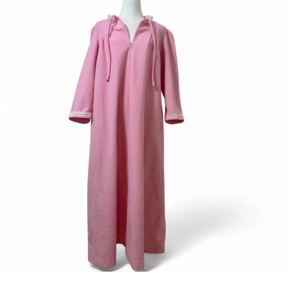 Vintage Vassarette Pink Long Sleeve Robe w/ Lace - Medium